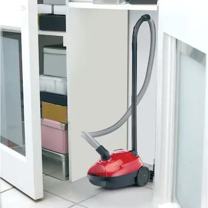 Black+Decker 1000W Bag Vacuum Cleaner image 3 of 5